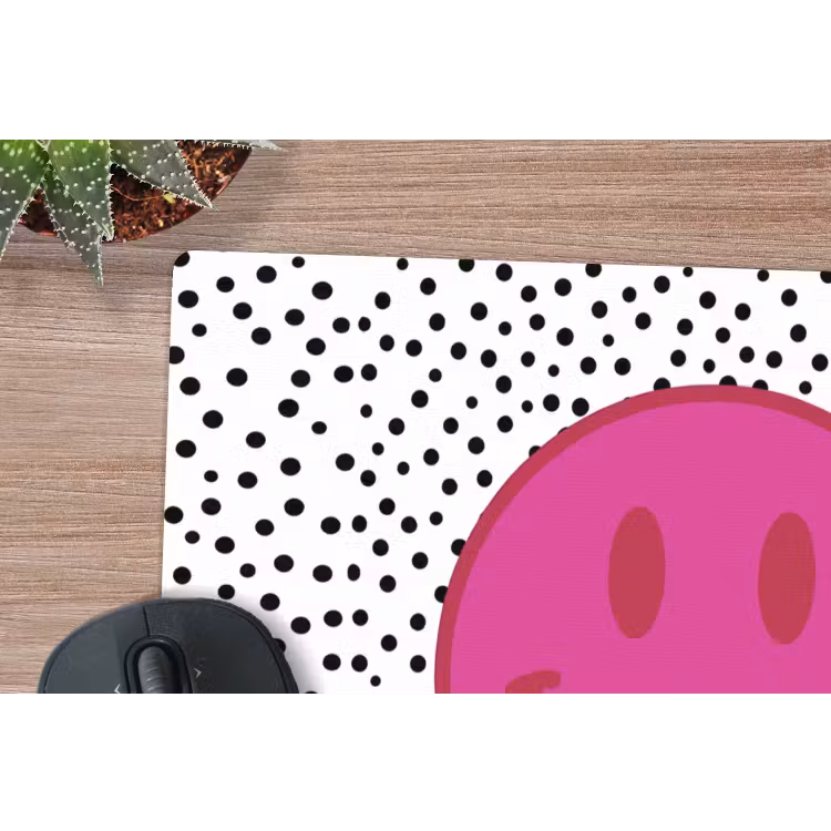 Smiley - Roze - Stippen muismat rubber klein -closeup