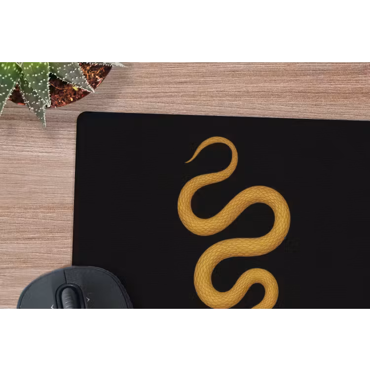 Slang - Minimalistisch - Goud muismat rubber klein -closeup