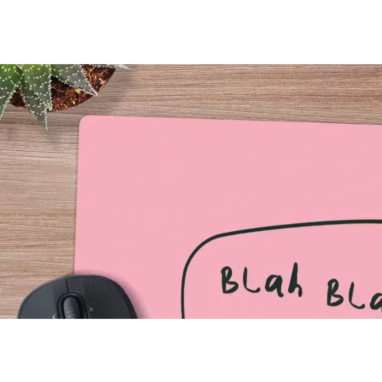 Tekstwolkje - BLAH BLAH BLAH - Roze muismat rubber klein -closeup
