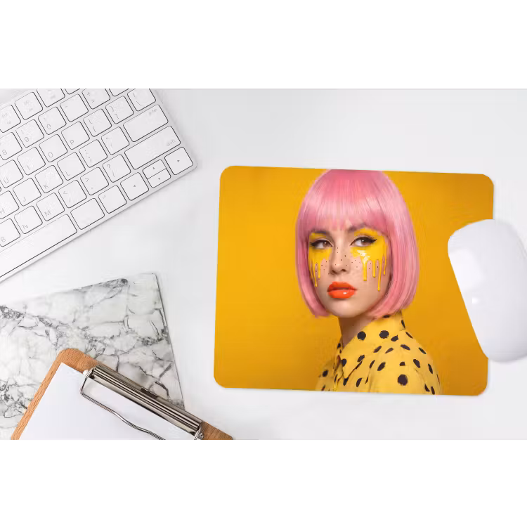 Vrouw - Portret - Abstract - Kleurrijk - Geel muismat rubber klein -witbureau