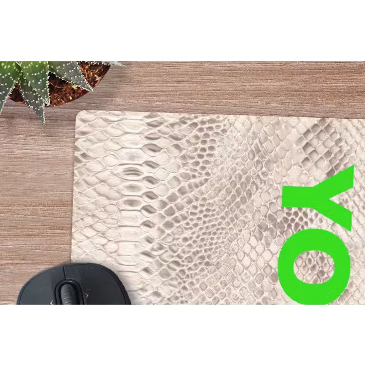 YOLO - Groen - Neon - Slangenprnt muismat rubber klein -closeup