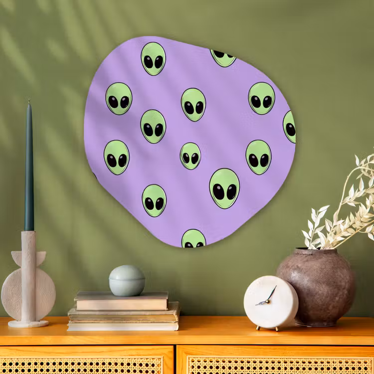 Alien - Retro - Lila Wandcirkel Organisch Aluminium middel 851 -sfeer2