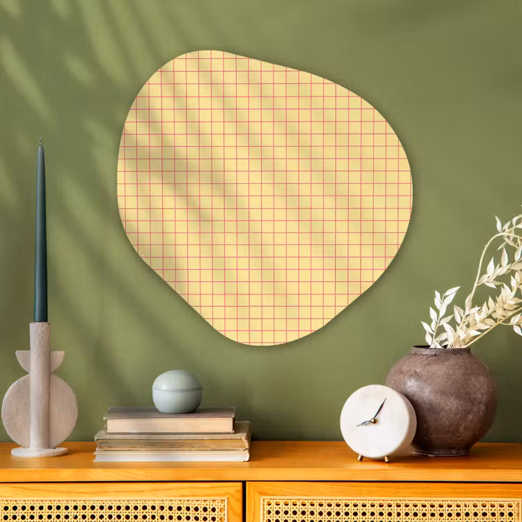 Ruitjes - Grid - Minimalistisch - Geel - Roze Wandcirkel Organisch Aluminium middel 851 -sfeer2