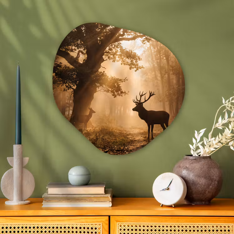 Hert - Bos - Mistig - Natuur - Goud Wandcirkel Organisch Aluminium middel -sfeer2