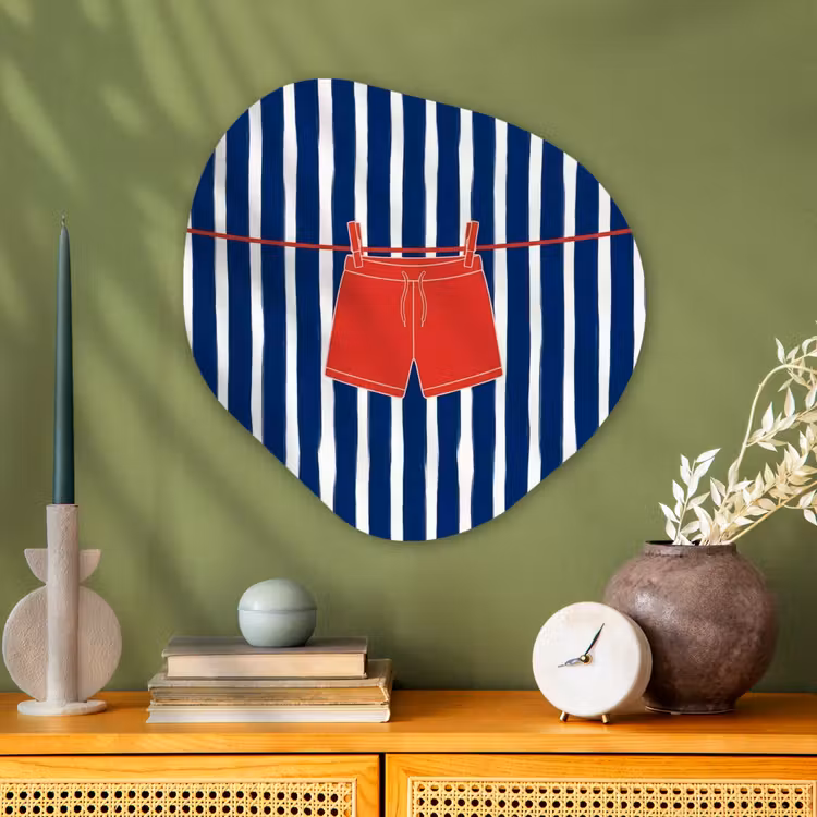 Shorts - Waslijn - Zomer - Illustratie - Rood Wandcirkel Organisch Aluminium middel -sfeer2