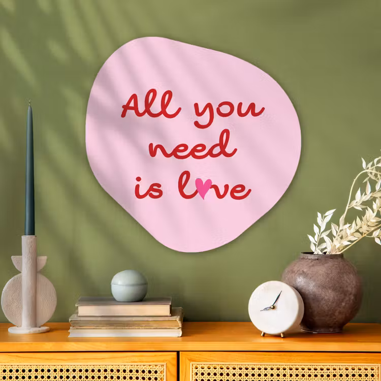 Tekst - Roze - Love - Hart Wandcirkel Organisch Aluminium middel -sfeer2