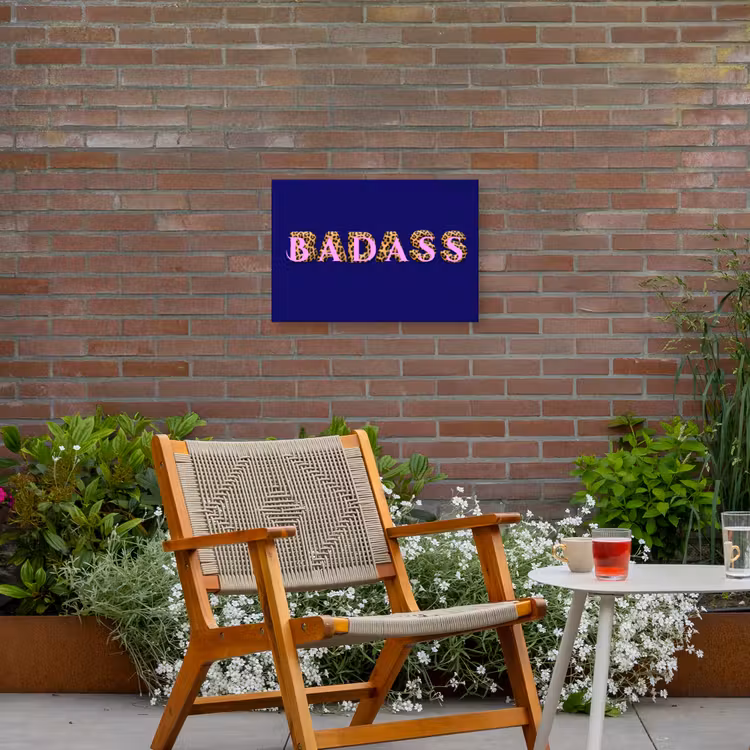 Badass - Panterpint - Schaduw - Roze Tuinposter op houten frame 2 cm dik klein -sfeer3