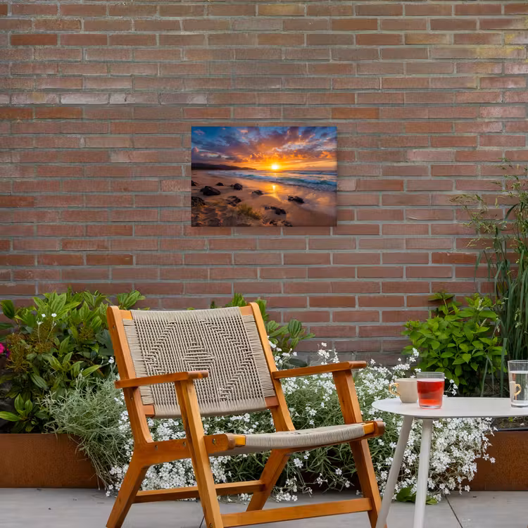 Strand - Zonsondergang - Golven - Natuur - Oranje Tuinposter op houten frame 2 cm dik klein -sfeer3