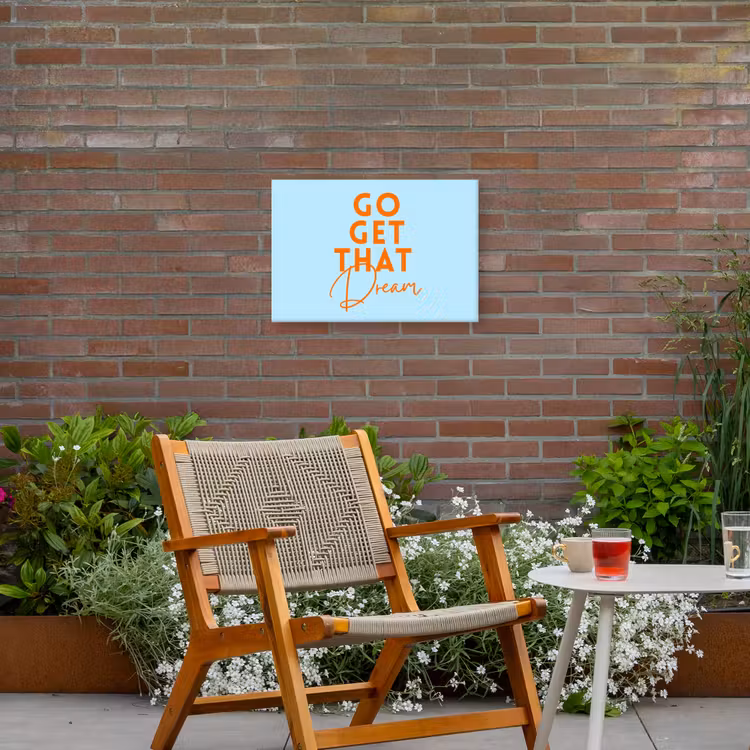 Blauw - Oranje - Tekst Tuinposter op houten frame 2 cm dik klein -sfeer3