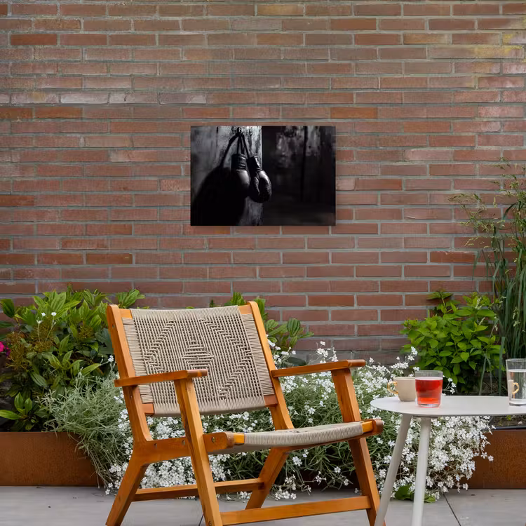 Bokshandschoenen - Muur - Duister - Zwart Tuinposter op houten frame 2 cm dik klein -sfeer3