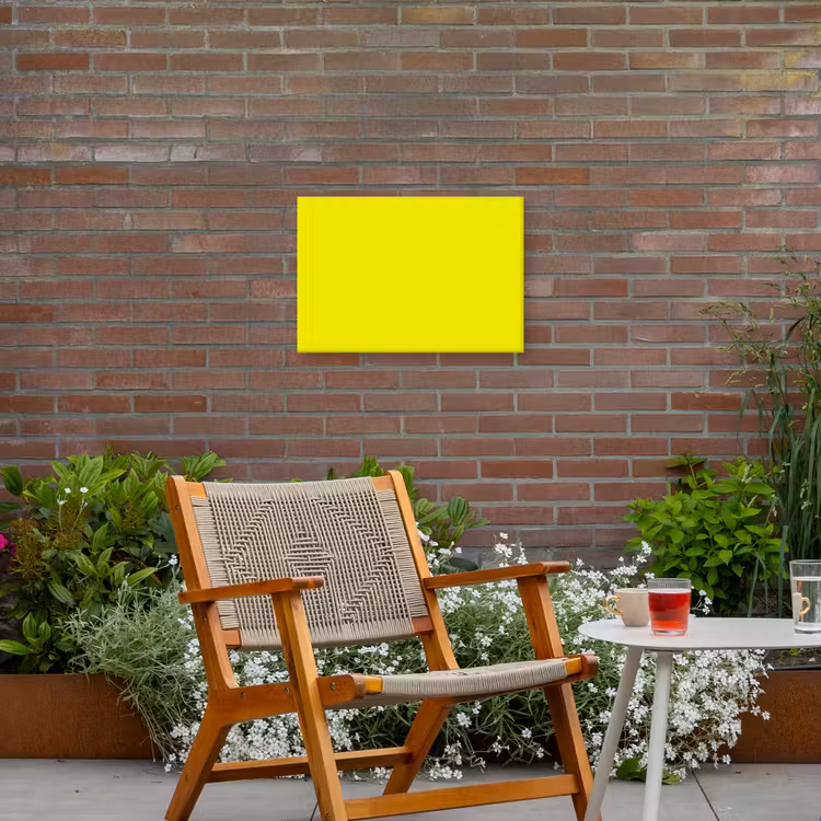 Bright - Canary - Geel Tuinposter op houten frame 2 cm dik klein 845 -sfeer3
