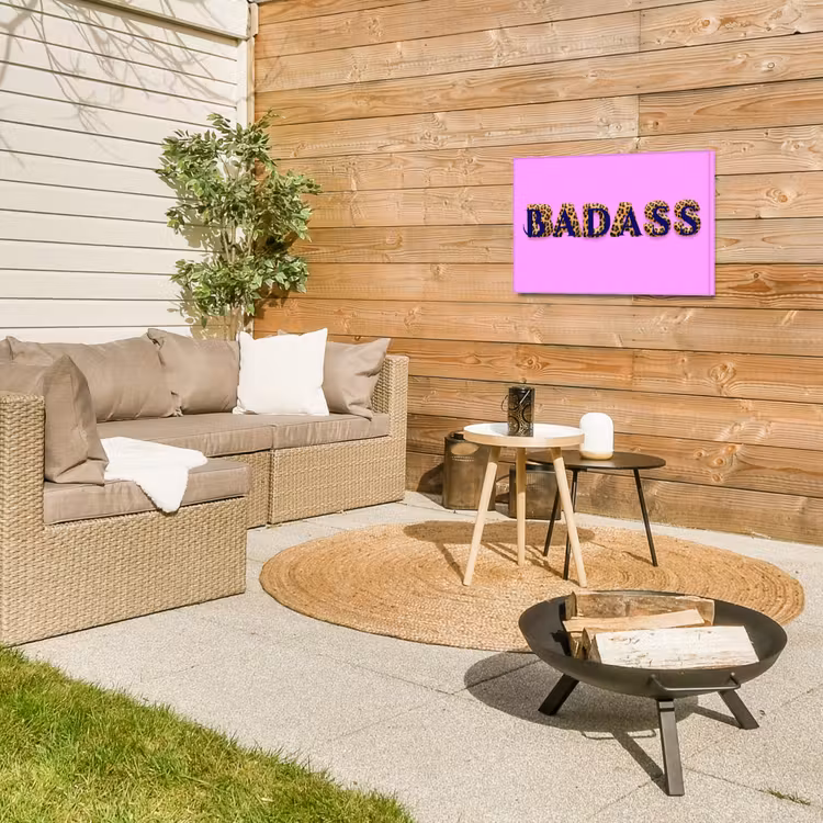 Felroze - Badass - Panterprint - Schaduw Tuinposter op houten frame 2 cm dik klein -sfeer2