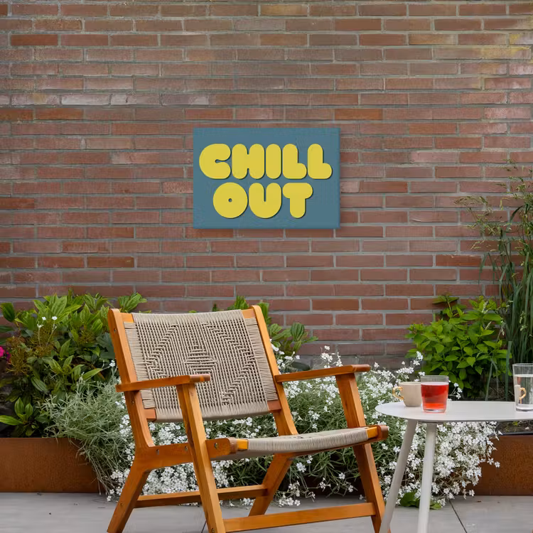 Chill out - Geel - Blauw Tuinposter op houten frame 2 cm dik klein -sfeer3