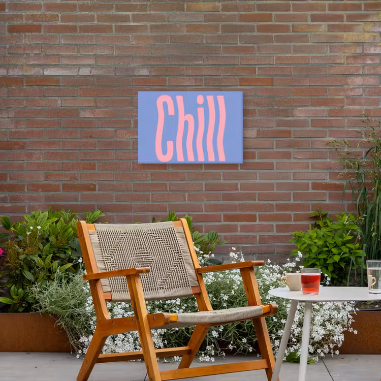 Chill - Roze - Blauw - Golvend Tuinposter op houten frame 2 cm dik klein -sfeer3