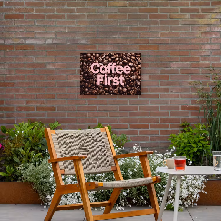 Coffee First - Koffiebonen - Roze Tuinposter op houten frame 2 cm dik klein -sfeer3