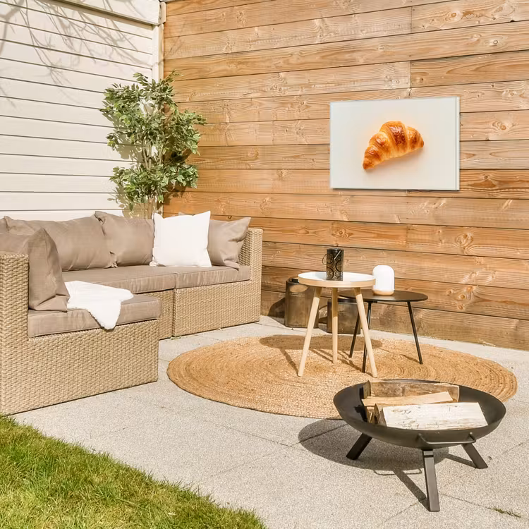 Croissant - Brood - Beige Tuinposter op houten frame 2 cm dik klein -sfeer2