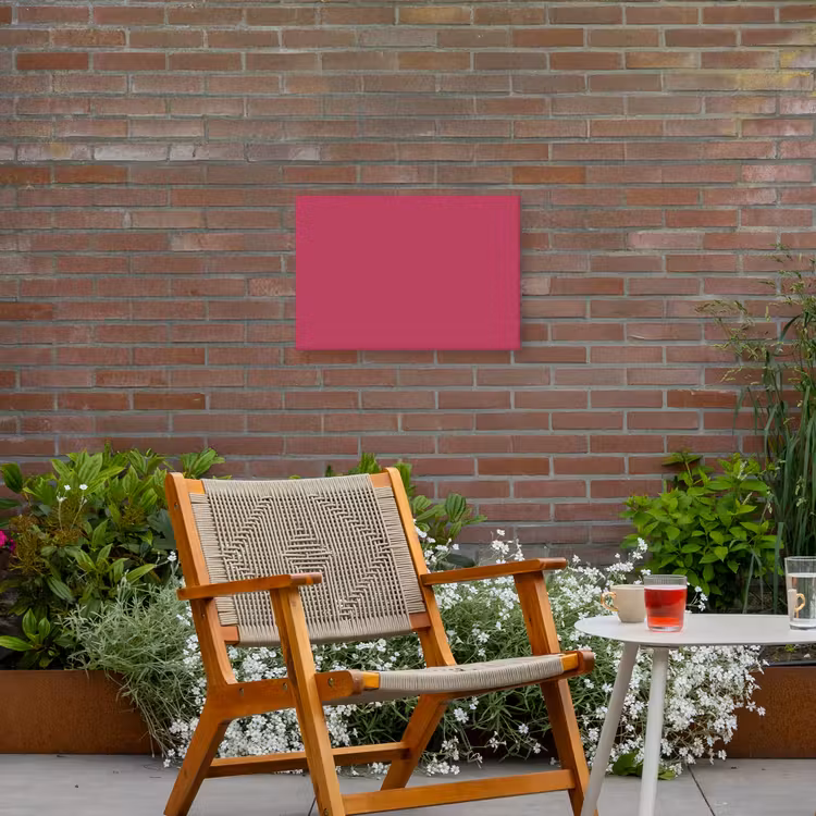 Deep - Berry - Rood Tuinposter op houten frame 2 cm dik klein 845 -sfeer3