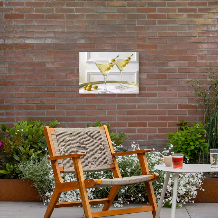 Drank - Martini - Olijven - Modern - Wit Tuinposter op houten frame 2 cm dik klein -sfeer3