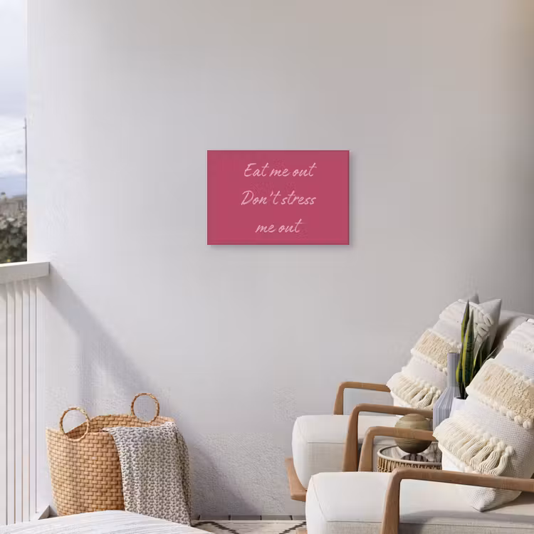 eat me out don't stress me out - Roze - Minimalistisch Tuinposter op houten frame 2 cm dik klein -sfeer1