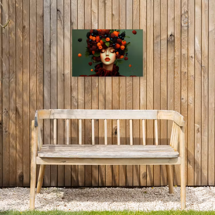 Vrouw - Aardbeien - Frambozen - Bramen - Bessen Tuinposter op houten frame 2 cm dik klein -sfeer4