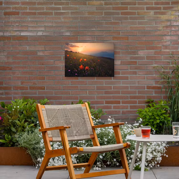 Bloemenveld - Gras - Bloemen - Planten - Zonsondergang - Oranje Tuinposter op houten frame 2 cm dik klein -sfeer3