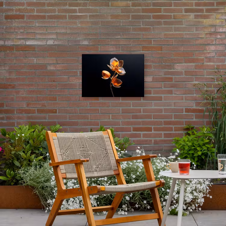 Bloem - Orchidee - Oranje Tuinposter op houten frame 2 cm dik klein -sfeer3