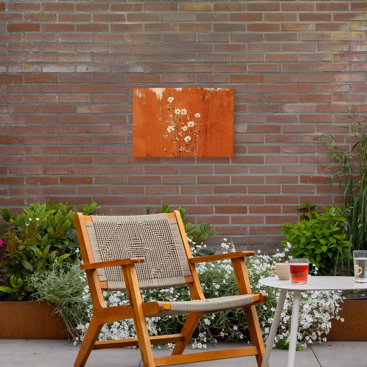 Bloemen - Wit - Subtiel - Roestkleur Tuinposter op houten frame 2 cm dik klein -sfeer3