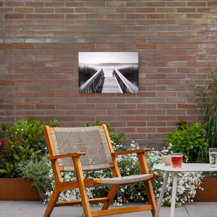 Loopbrug - Hout - Strand - Zee Tuinposter op houten frame 2 cm dik klein -sfeer3