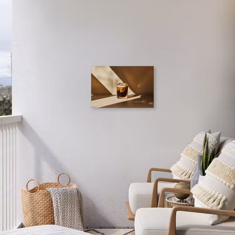 Glas - Ijskoffie - Schaduw - Bruin Tuinposter op houten frame 2 cm dik klein -sfeer1