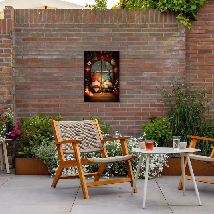 Gnooms - Kerst - Raam - Kleurrijk Tuinposter op houten frame 2 cm dik klein -sfeer3