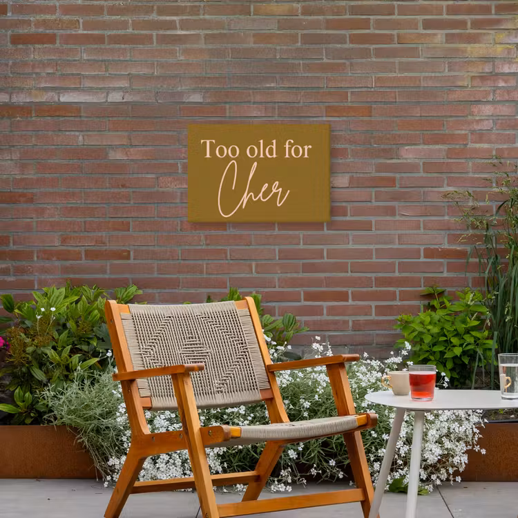 Groen - Too old for cher - Roze Tuinposter op houten frame 2 cm dik klein -sfeer3