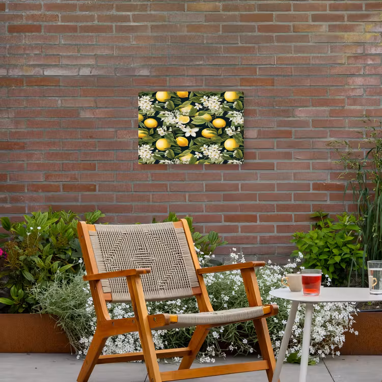 Hangende - Citroenen - Witte - Bloemetjes Tuinposter op houten frame 2 cm dik klein 845 -sfeer3