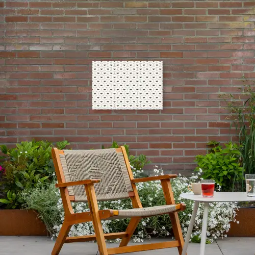 Hexagon - Patroon - Hartjes - Beige Tuinposter op houten frame 2 cm dik klein 845 -sfeer3