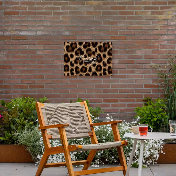 Luipaardprint - Bruin - Courage - Sierlijk Tuinposter op houten frame 2 cm dik klein -sfeer3