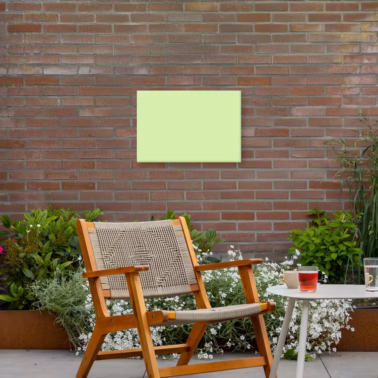 Light - Lime - Groen Tuinposter op houten frame 2 cm dik klein 845 -sfeer3