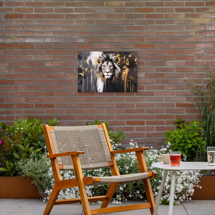 Leeuw - Portret - Verfspatten - Grijs Tuinposter op houten frame 2 cm dik klein -sfeer3