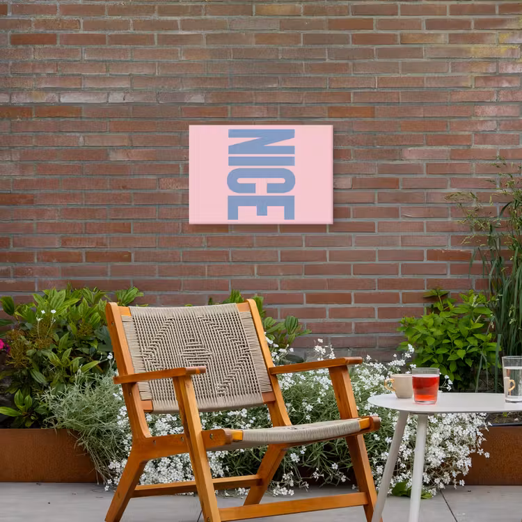 Nice - Paars - Roze Tuinposter op houten frame 2 cm dik klein -sfeer3