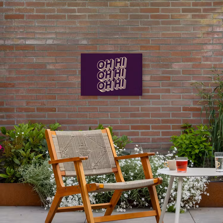 Oh hi - Paars - 3D Tuinposter op houten frame 2 cm dik klein -sfeer3