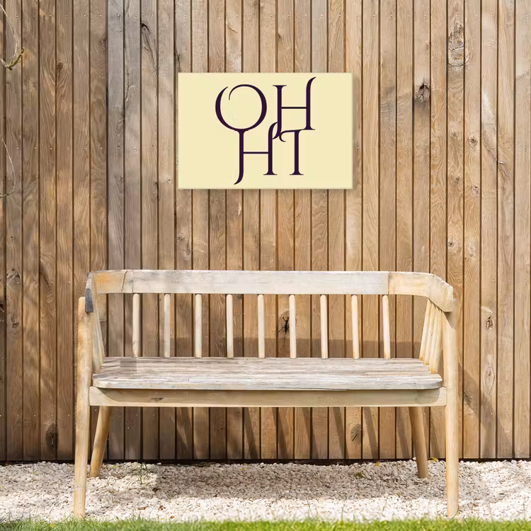 Oh hi - Geel - Monogram Tuinposter op houten frame 2 cm dik klein -sfeer4