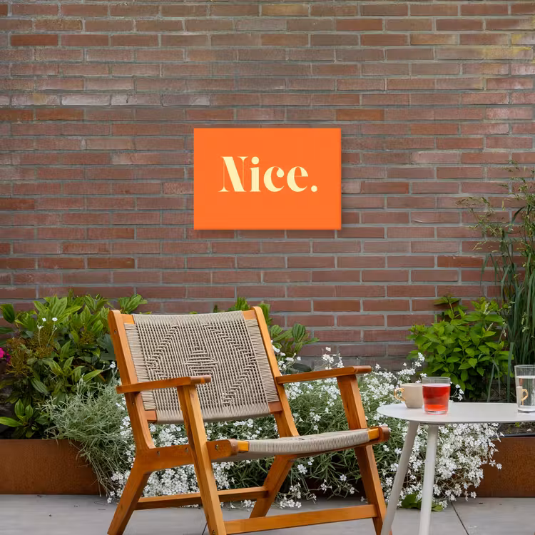 Oranje - Gebroken wit - Nice Tuinposter op houten frame 2 cm dik klein -sfeer3