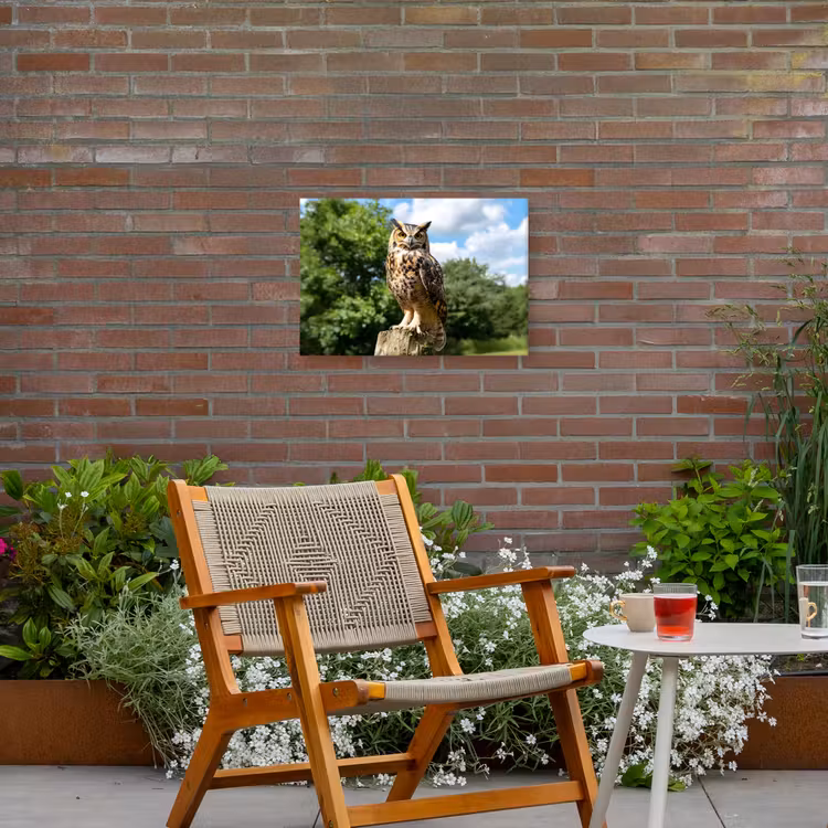 Uil - Boomstronk - Bos - Lucht Tuinposter op houten frame 2 cm dik klein -sfeer3