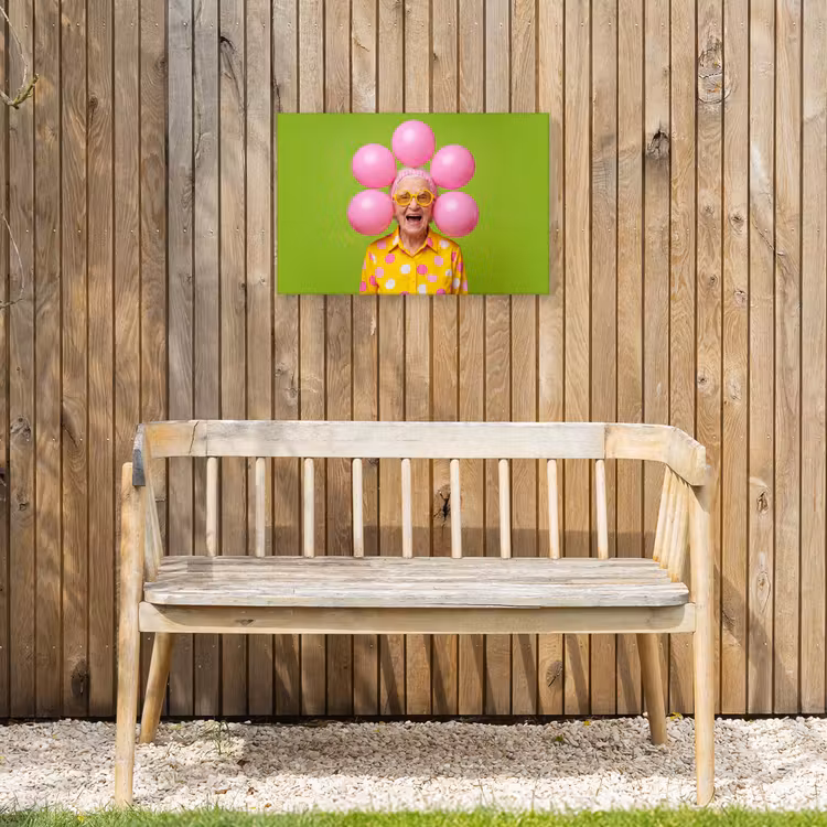 Mens - Ballonnen - Feest - Kleurrijk - Roze Tuinposter op houten frame 2 cm dik klein -sfeer4