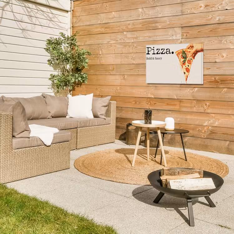 Pizza - Kaas - Pepperoni Tuinposter op houten frame 2 cm dik klein -sfeer2