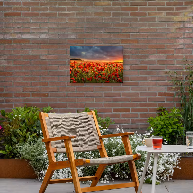 Klaprozenveld bij zonsondergang Tuinposter op houten frame 2 cm dik klein -sfeer3
