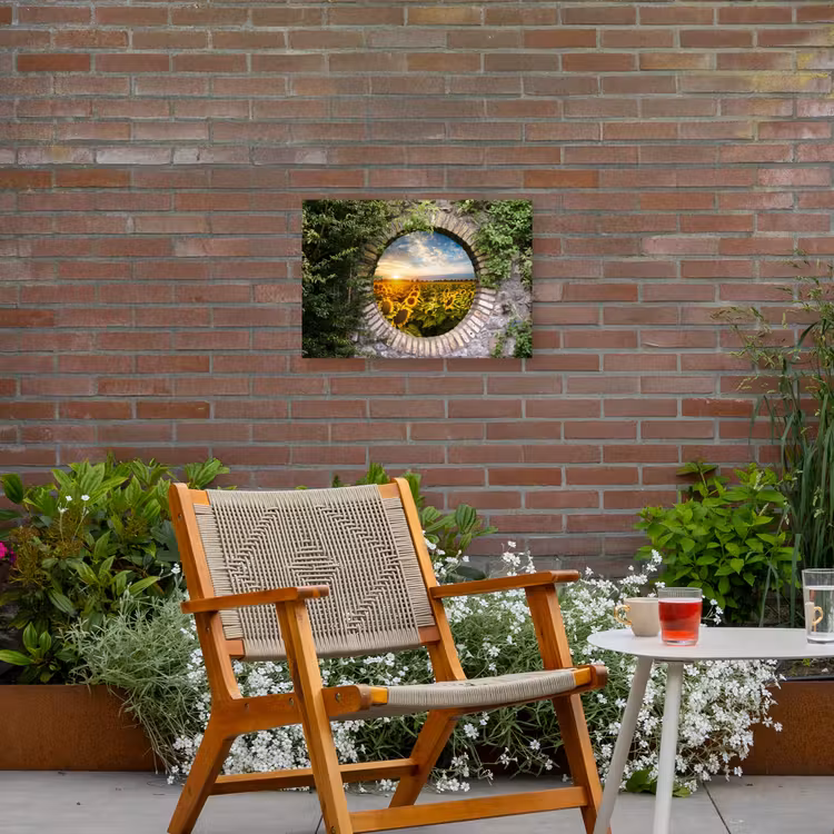 Ronde poort naar zonnebloemveld Tuinposter op houten frame 2 cm dik klein -sfeer3