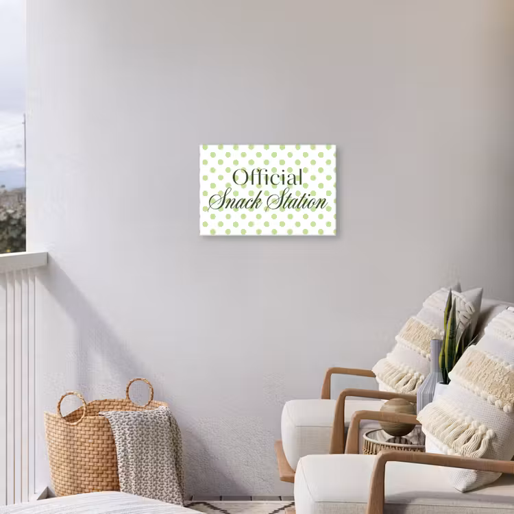 Snack Station - Groen - Stippen Tuinposter op houten frame 2 cm dik klein -sfeer1