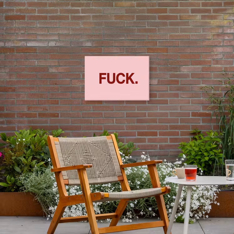 Statement - Krachtig - Roze Tuinposter op houten frame 2 cm dik klein -sfeer3