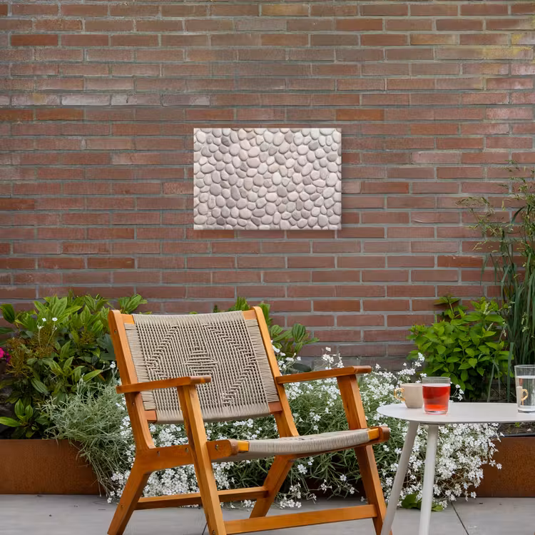 Steen - Kiezel - Natuur - Minimalistisch - Beige Tuinposter op houten frame 2 cm dik klein -sfeer3