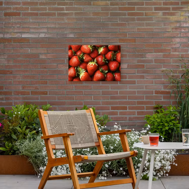 Aardbei - Fruit - Rood Tuinposter op houten frame 2 cm dik klein -sfeer3