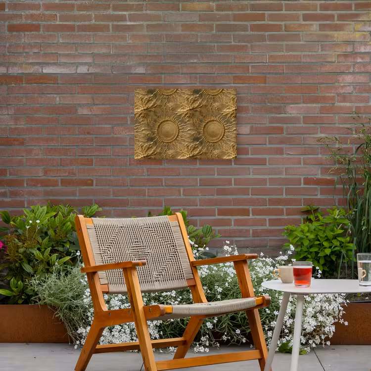 Zon - Reliëf - Antiek - Goud Tuinposter op houten frame 2 cm dik klein 845 -sfeer3